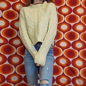 VINTAGE 90s CREAM WOOL KNIT SWEATER